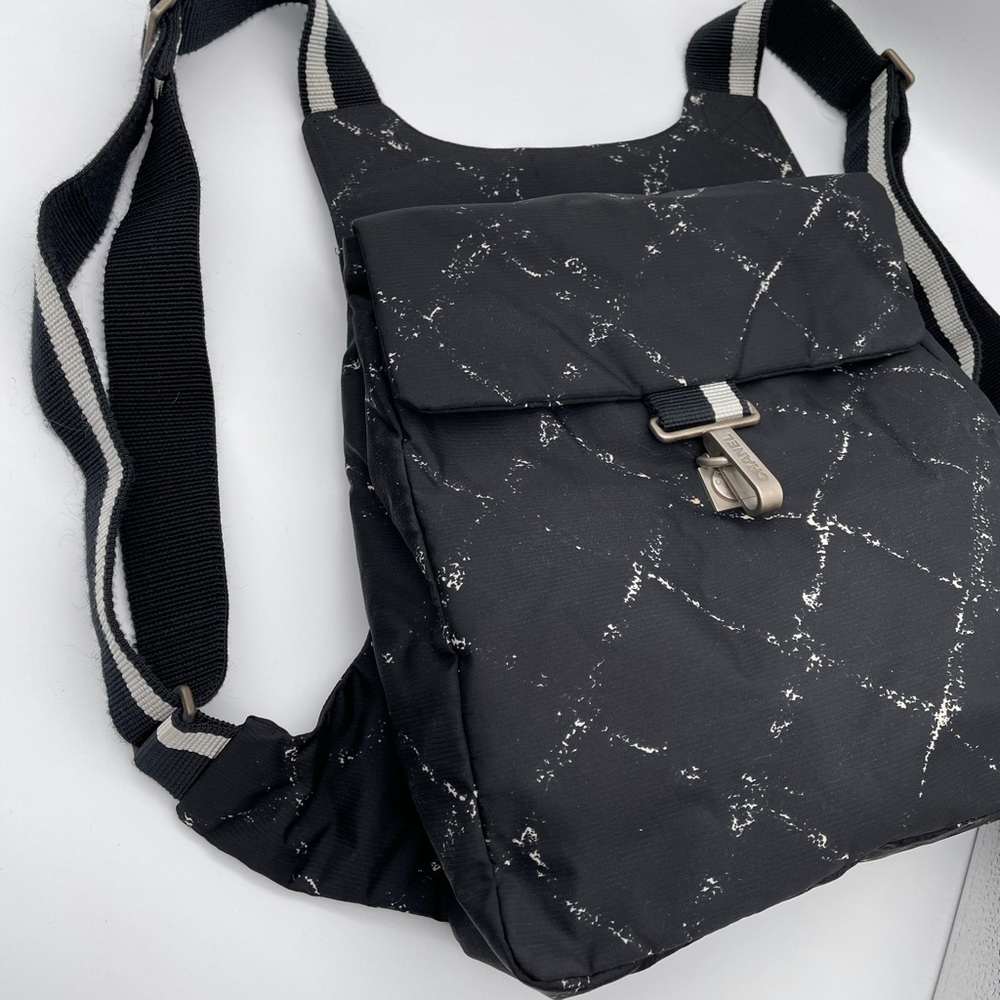 Chanel - Picture 4 of 13